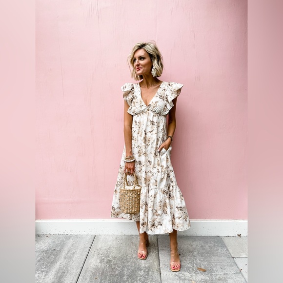 Abercrombie & Fitch Dresses & Skirts - Abercrombie & Fitch Cream Floral Maxi Dress